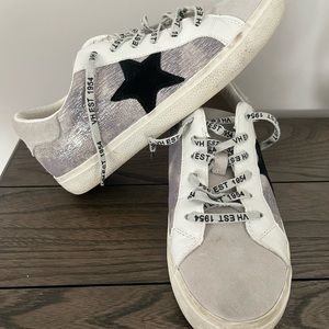 Vintage havana sneakers. Like new